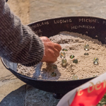 SPITAL AM PYHRN. Berührende Gedenkfeier.Viele namenlose Kinder liegen am Spitaler Friedhof begraben. Die Kinder von Zwangsarbeiterinnen starben zwischen 1943 und 1945 im „Fremdvölkischen Kinderheim Lindenhof“. Ihnen wurde eine Gedenkfeier gewidmet. 