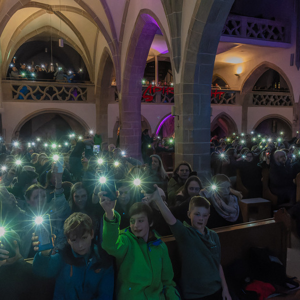 SpiriNight Gallneukirchen450 Firmlinge verbringen einen Halbtag in Gallneukirchen bei der SpiriNight. Mit spannenden und vielfältigen Workshops und einer Liturgie.Foto: Samuel Haijes