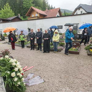 SPITAL AM PYHRN. Berührende Gedenkfeier.Viele namenlose Kinder liegen am Spitaler Friedhof begraben. Die Kinder von Zwangsarbeiterinnen starben zwischen 1943 und 1945 im „Fremdvölkischen Kinderheim Lindenhof“. Ihnen wurde eine Gedenkfeier gewidmet. 